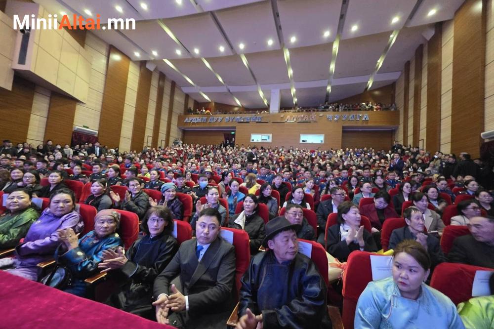 Монгол Улсын Ерөнхийлөгч Ухнаагийн Хүрэлсүх Говь-Алтай аймагт ажиллаж байна.