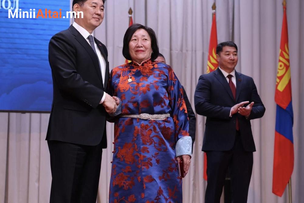 Б.ХАНДАА “ҮЙЛЧИЛГЭЭНИЙ ГАВЬЯАТ АЖИЛТАН” ЦОЛ ТЭМДЭГ ХҮРТЛЭЭ