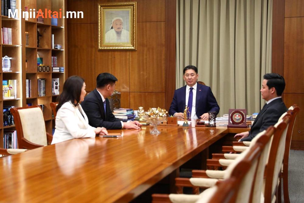 ЕРӨНХИЙЛӨГЧ УИХ-ЫН ДАРГА С.БЯМБАЦОГТОД ЧУХАЛ ХУУЛИУДЫГ ЦАГ АЛДАХГҮЙ БАТЛАХЫГ САНУУЛЛАА