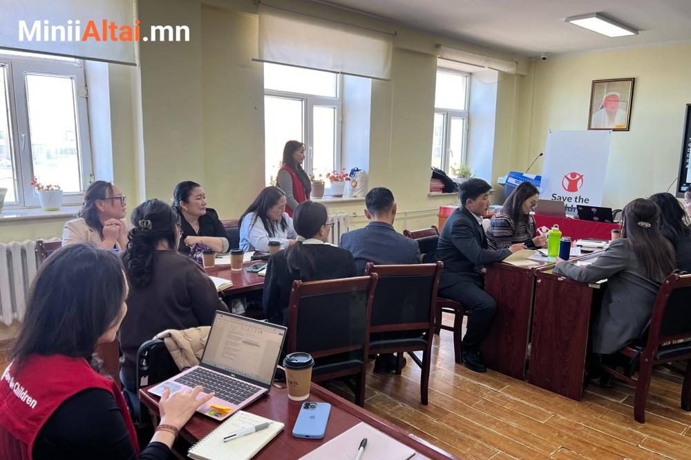 СУРГУУЛИЙН ОРЧИН ДАХЬ ХҮҮХЭД ХАМГААЛАЛ, СУРГАГЧ БАГШ БЭЛТГЭХ СУРГАЛТ ЯВАГДАЖ БАЙНА