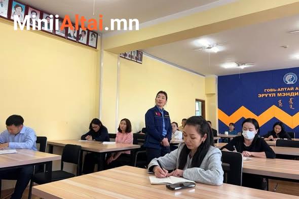 “Эрсдэлийн үнэлгээ хийх арга аргачлал” сэдэвт сургалтыг аймгийн Эрүүл мэндийн газрын албан хаагчдад зохион байгуулав.